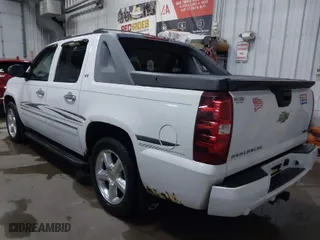 2010 Chevrolet Avalanche LTZ with VIN 3GNVKGE01AG147384, listed as a IAAI auction lot 41377747 with 319,606 mi miles. Bid and sale history available at carsss.com. Image 3.