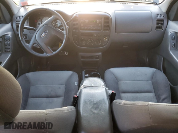 2004 Ford Escape XLS with VIN 1FMCU92134KB88319, listed as a Copart auction lot 84243494 with 158,052 mi miles and Salvage Title. Bid and sale history available at DreamBid. Image 8.