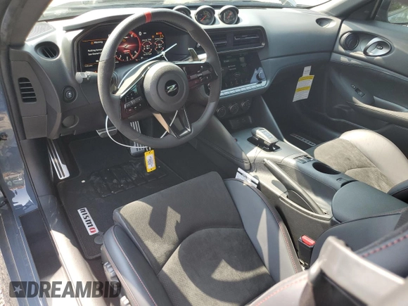 2024 Nissan Z Nismo с VIN JN1BZ4CH8RM363453, выставлен на аукционе Copart как лот 59744335 с пробегом 123 миль миль и Списание • Salvage title. История ставок и продаж доступна на DreamBid. Изображение 8.