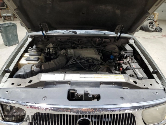 2001 Mercury Mountaineer с VIN 4M2ZU86P01UJ00182, выставлен на аукционе Copart как лот 84925404 с пробегом 254 568 миль миль и Списание • Salvage title. История ставок и продаж доступна на DreamBid. Изображение 14.