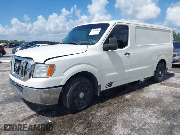 2013 Nissan NV SV z VIN 1N6BF0KX3DN105090, wystawiony jako IAAI lot #42760186 z przebiegiem 245 366 mil mil oraz . Historia ofert i sprzedaży dostępna na DreamBid. Obrazek 2.
