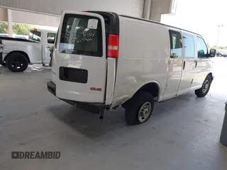 2017 GMC Savana Cargo z VIN 1GTW7AFF4H1149962, wystawiony jako IAAI lot #42215915 z przebiegiem 105 181 mil mil oraz . Historia ofert i sprzedaży dostępna na DreamBid. Obrazek 4.