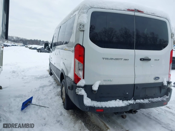 2018 Ford Transit Wagon XL with VIN 1FBZX2ZG2JKB04207, listed as a IAAI auction lot 41440996 with 126,256 mi miles. Bid and sale history available at carsss.com. Image 3.