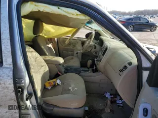 2005 Ford Escape XLT with VIN 1FMCU03125KC94028, listed as a Copart auction lot 88942585 with 210,146 mi miles and Non Repairable. Bid and sale history available at DreamBid. Image 7.