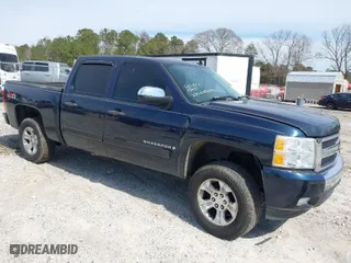 2007 Chevrolet Silverado 1500 LT w/2LT with VIN 2GCEK13M671633699, listed as a IAAI auction lot 41669403 with NaN miles. Bid and sale history available at carsss.com. Image 1.