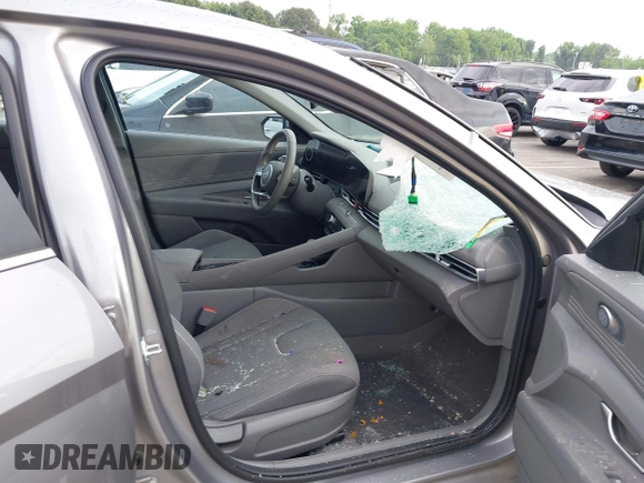 2025 Hyundai Elantra SEL Convenience with VIN KMHLS4DG5SU968429, listed as a IAAI auction lot 42225493 with 3,989 mi miles and . Bid and sale history available at DreamBid. Image 5.