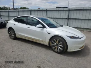 2025 Tesla Model 3 Long Range z VIN 5YJ3E1EAXSF971341, wystawiony jako Copart lot #57615695 z przebiegiem 4 823 mil mil oraz Szkoda całkowita • Salvage title. Historia ofert i sprzedaży dostępna na DreamBid. Obrazek 4.