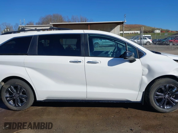 2024 Toyota Sienna XSE z VIN 5TDDSKFC6RS127029, wystawiony jako IAAI lot #41890462 z przebiegiem 36 947 mil mil oraz . Historia ofert i sprzedaży dostępna na DreamBid. Obrazek 14.