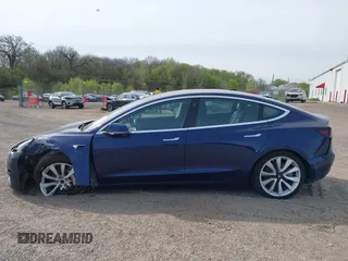 2018 Tesla Model 3 Long Range Battery z VIN 5YJ3E1EB7JF088224, wystawiony jako IAAI lot #42097665 z przebiegiem Nie podano mil oraz . Historia ofert i sprzedaży dostępna na DreamBid. Obrazek 13.