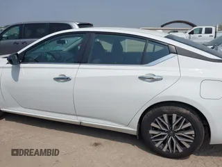 2025 Nissan Altima SV z VIN 1N4BL4DVXSN378609, wystawiony jako IAAI lot #42318744 z przebiegiem 4 751 mil mil oraz . Historia ofert i sprzedaży dostępna na DreamBid. Obrazek 14.