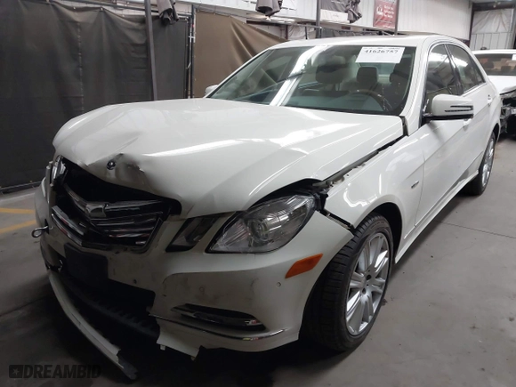 2012 Mercedes-Benz E-Class E 350 Luxury with VIN WDDHF5KB9CA548550, listed as a IAAI auction lot 41626757 with 125,402 mi miles. Bid and sale history available at carsss.com. Image 17.