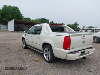 2007 Cadillac Escalade EXT with VIN 3GYFK62817G141539, listed as a IAAI auction lot 42022337 with 211,440 mi miles. Bid and sale history available at carsss.com. Image 3.