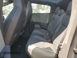 2024 Tesla Cybertruck z VIN 7G2CEHED9RA047674, wystawiony jako Copart lot #52544295 z przebiegiem 1323 mil mil oraz Szkody całkowita. Historia ofert i sprzedaży dostępna na DreamBid. Obrazek 10.