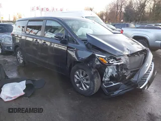 2021 Kia Sedona EX with VIN KNDMB5C17M6666739, listed as a IAAI auction lot 41423684 with 41,816 mi miles. Bid and sale history available at carsss.com. Image 1.