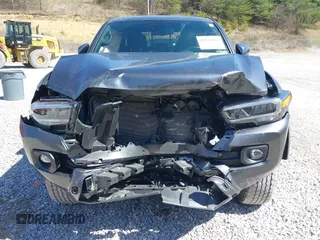 2023 Toyota Tacoma SR5 z VIN 3TMDZ5BN1PM163714, wystawiony jako IAAI lot #41814446 z przebiegiem 14 069 mil mil oraz . Historia ofert i sprzedaży dostępna na DreamBid. Obrazek 6.