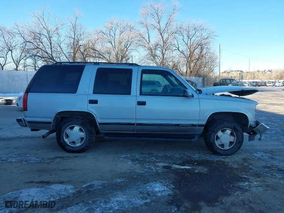 1996 Chevrolet Tahoe with VIN 1GNEK13R3TJ318572, listed as a IAAI auction lot 41419555 with 199,201 mi miles. Bid and sale history available at carsss.com. Image 13.