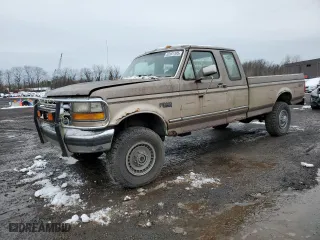 1993 Ford F-250 with VIN 1FTHX26M7PKA39302, listed as a Copart auction lot 43181105 with 274,377 mi miles and Salvage Title. Bid and sale history available at carsss.com. Image 1.