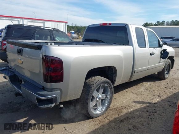 2007 Chevrolet Silverado 1500 LT w/1LT with VIN 2GCEC19J071620943, listed as a IAAI auction lot 41675473 with 358,881 mi miles. Bid and sale history available at carsss.com. Image 4.