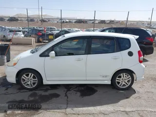2007 Honda Fit Sport z VIN JHMGD38657S030086, wystawiony jako IAAI lot #41699824 z przebiegiem 224 648 mil mil oraz . Historia ofert i sprzedaży dostępna na DreamBid. Obrazek 14.
