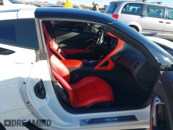 2015 Chevrolet Corvette Z06 3LZ with VIN 1G1YU2D64F5603779, listed as a IAAI auction lot 41347822 with 38,845 mi miles. Bid and sale history available at carsss.com. Image 5.