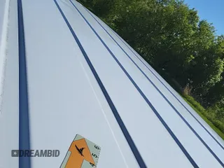2014 Ford Econoline Cargo Commercial z VIN 1FTNE2EW0EDA95532, wystawiony jako IAAI lot #42442160 z przebiegiem 140 667 mil mil oraz . Historia ofert i sprzedaży dostępna na DreamBid. Obrazek 2.