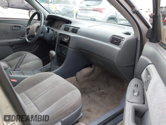 2001 Toyota Camry CE with VIN 4T1BG22K71U069207, listed as a IAAI auction lot 41903473 with 225,608 mi miles. Bid and sale history available at carsss.com. Image 5.