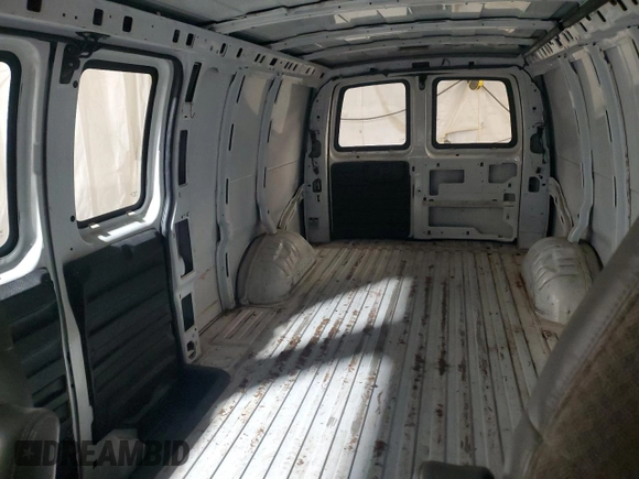 2006 GMC Savana Cargo Van with VIN 1GTGG29V261128876, listed as a Copart auction lot 44352625 with 230,977 mi miles and Salvage Title. Bid and sale history available at carsss.com. Image 10.