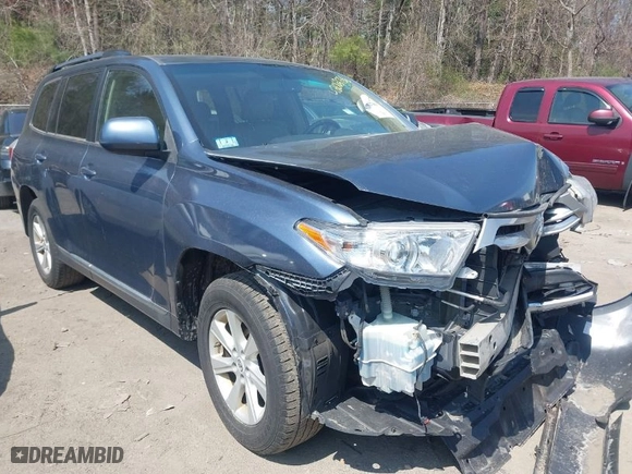 2012 Toyota Highlander with VIN 5TDBK3EH0CS130168, listed as a IAAI auction lot 42062786 with 144,215 mi miles. Bid and sale history available at carsss.com. Image 1.