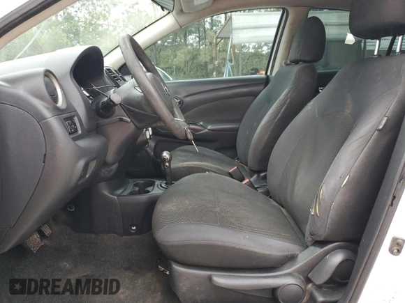 2013 Nissan Versa S Plus z VIN 3N1CN7AP8DL872439, wystawiony jako Copart lot #55120295 z przebiegiem 169 605 mil mil oraz Szkoda całkowita • Salvage title. Historia ofert i sprzedaży dostępna na DreamBid. Obrazek 7.