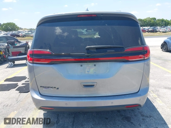 2021 Chrysler Pacifica Touring L with VIN 2C4RC1BG3MR591256, listed as a IAAI auction lot 42062406 with 58,117 mi miles and . Bid and sale history available at DreamBid. Image 15.