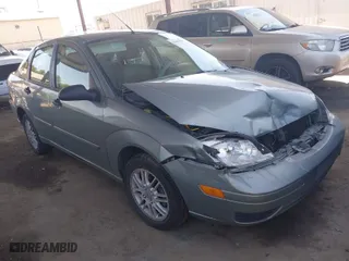 2005 Ford Focus S with VIN 1FAFP34N05W276945, listed as a IAAI auction lot 41889586 with 253,219 mi miles. Bid and sale history available at carsss.com. Image 1.