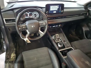 2022 Mitsubishi Outlander SE z VIN JA4J4UA82NZ012345, wystawiony jako Copart lot #55573285 z przebiegiem 35 172 mil mil oraz Szkoda całkowita • Salvage title. Historia ofert i sprzedaży dostępna na DreamBid. Obrazek 8.