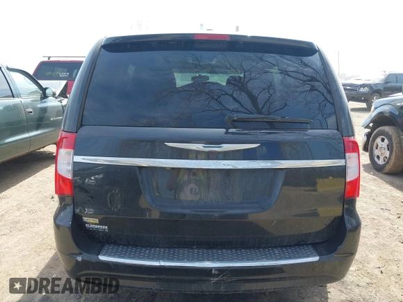 2016 Chrysler Town & Country Touring with VIN 2C4RC1BG3GR296159, listed as a IAAI auction lot 41908925 with 185,039 mi miles. Bid and sale history available at carsss.com. Image 17.
