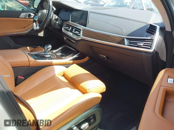 2019 BMW X7 xDrive50i z VIN 5UXCX4C54KLS38649, wystawiony jako IAAI lot #42435379 z przebiegiem 60 905 mil mil oraz . Historia ofert i sprzedaży dostępna na DreamBid. Obrazek 5.
