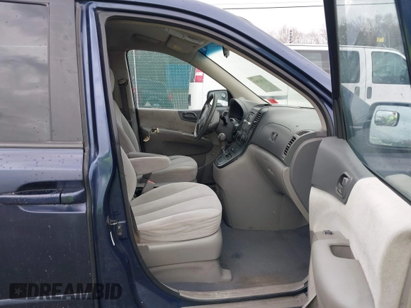 2009 Kia Sedona LX with VIN KNDMB233696278019, listed as a IAAI auction lot 41983960 with 153,083 mi miles. Bid and sale history available at carsss.com. Image 5.