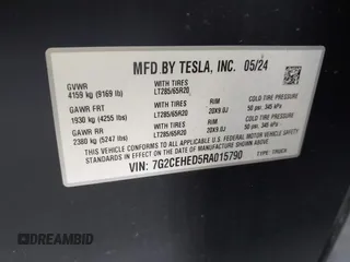 2024 Tesla Cybertruck z VIN 7G2CEHED5RA015790, wystawiony jako IAAI lot #41587683 z przebiegiem 5 867 mil mil oraz . Historia ofert i sprzedaży dostępna na DreamBid. Obrazek 9.