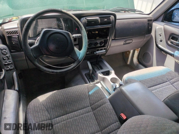 1998 Jeep Cherokee Sport with VIN 1J4FJ68SXWL210381, listed as a Copart auction lot 58398995 with 211,870 mi miles and Salvage title. Bid and sale history available at DreamBid. Image 8.
