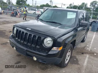 2017 Jeep Patriot Sport z VIN 1C4NJPBA3HD102608, wystawiony jako IAAI lot #42346928 z przebiegiem 149 438 mil mil oraz . Historia ofert i sprzedaży dostępna na DreamBid. Obrazek 17.