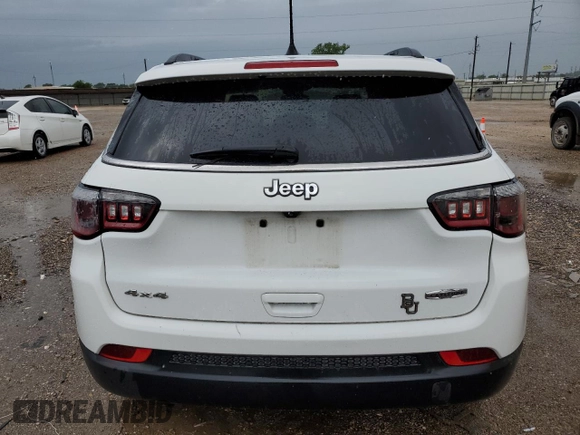 2022 Jeep Compass Latitude z VIN 3C4NJDBB4NT118720, wystawiony jako Copart lot #55472085 z przebiegiem 32 372 mil mil oraz Czysty tytuł • Clean title. Historia ofert i sprzedaży dostępna na DreamBid. Obrazek 6.