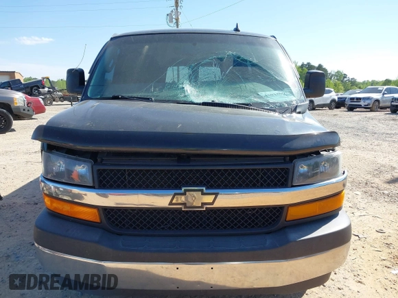 2017 Chevrolet Express Passenger LT z VIN 1GAZGPFGXH1166220, wystawiony jako IAAI lot #42018697 z przebiegiem 206 940 mil mil oraz . Historia ofert i sprzedaży dostępna na DreamBid. Obrazek 12.
