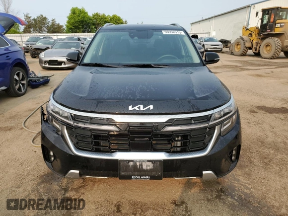 2024 Kia Seltos SX with VIN KNDETCA76R7658078, listed as a Copart auction lot 55996915 with 22,894 mi miles and Clean title. Bid and sale history available at DreamBid. Image 5.