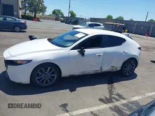 2021 Mazda 3 Select z VIN JM1BPAKLXM1321304, wystawiony jako IAAI lot #42289747 z przebiegiem Nie podano mil oraz . Historia ofert i sprzedaży dostępna na DreamBid. Obrazek 15.
