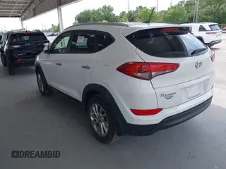 2016 Hyundai Tucson SE z VIN KM8J33A48GU192135, wystawiony jako IAAI lot #42216339 z przebiegiem 79 283 mil mil oraz . Historia ofert i sprzedaży dostępna na DreamBid. Obrazek 3.