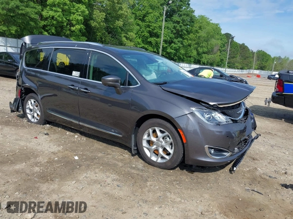2020 Chrysler Pacifica Touring L Plus z VIN 2C4RC1EG5LR203664, wystawiony jako IAAI lot #42088493 z przebiegiem 104 745 mil mil oraz . Historia ofert i sprzedaży dostępna na DreamBid. Obrazek 1.