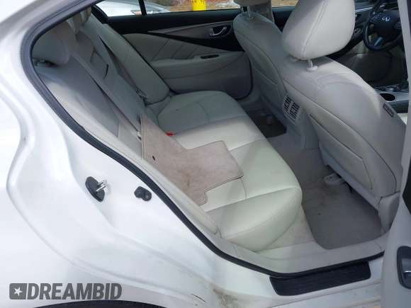 2015 Infiniti Q50 Premium z VIN JN1BV7ARXFM399617, wystawiony jako IAAI lot #41884672 z przebiegiem 116 320 mil mil oraz . Historia ofert i sprzedaży dostępna na DreamBid. Obrazek 8.