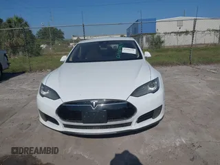 2016 Tesla Model S 70 z VIN 5YJSA1E16GF129997, wystawiony jako IAAI lot #42108270 z przebiegiem Nie podano mil oraz . Historia ofert i sprzedaży dostępna na DreamBid. Obrazek 12.
