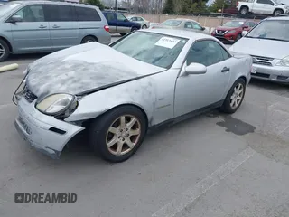 1998 Mercedes-Benz SLK 230/320 z VIN WDBKK47F0WF020242, wystawiony jako IAAI lot #41913424 z przebiegiem Nie podano mil oraz . Historia ofert i sprzedaży dostępna na DreamBid. Obrazek 2.