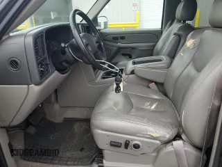 2005 Chevrolet Tahoe Z71 with VIN 1GNEC13T85R141076, listed as a Copart auction lot 54733415 with 310,992 mi miles and Salvage title. Bid and sale history available at DreamBid. Image 7.