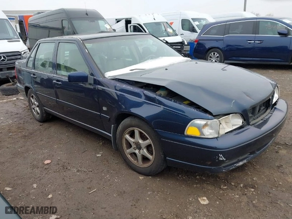 2000 Volvo S70 with VIN YV1LS61J4Y2627389, listed as a IAAI auction lot 41486320 with 247,450 mi miles. Bid and sale history available at carsss.com. Image 1.