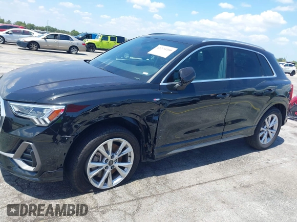 2024 Audi Q3 S line Premium z VIN WA1DECF39R1055263, wystawiony jako IAAI lot #42270200 z przebiegiem 29 691 mil mil oraz . Historia ofert i sprzedaży dostępna na DreamBid. Obrazek 6.
